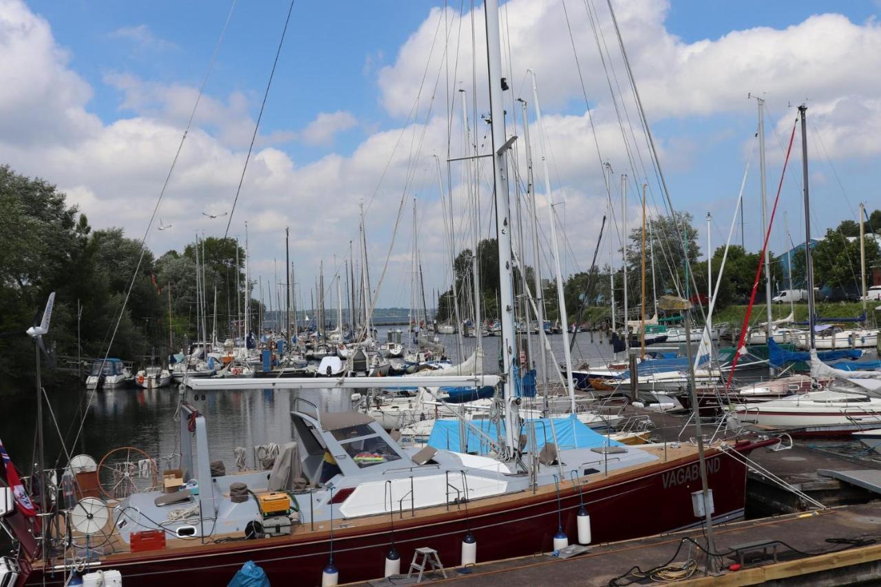 Hotel Hausboot Lina In Flensburgo Exterior foto